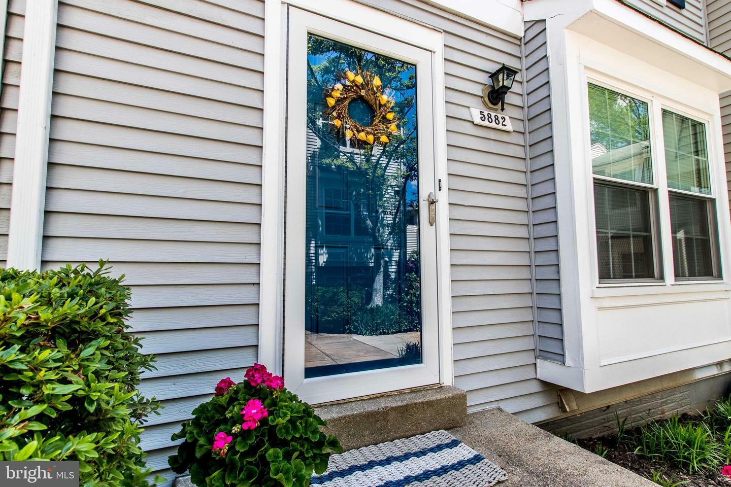Property Photo: 5882 Bridgetown Court 45 VA 22015