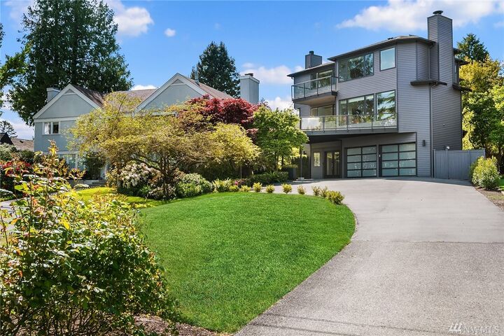 1533  Magnolia Way W  Seattle WA 98199 photo