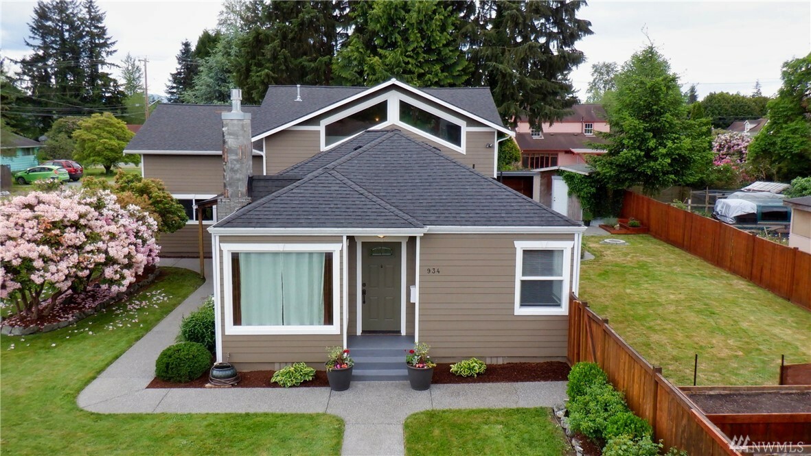 Property Photo:  934 Orange Ave  WA 98233 