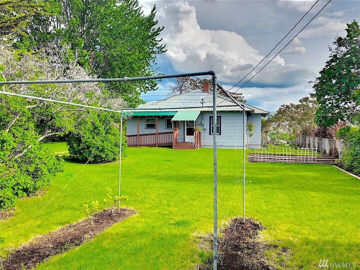 Property Photo: 526 E Dewberry WA 98841