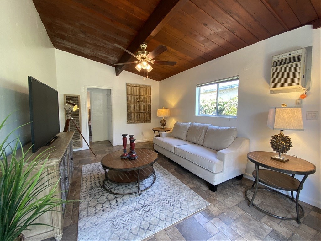 Property Photo: 1042-44 E 2nd CA 92025