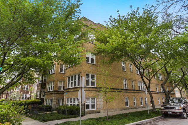 Property Photo: 5000 N Washtenaw Avenue 2 IL 60625