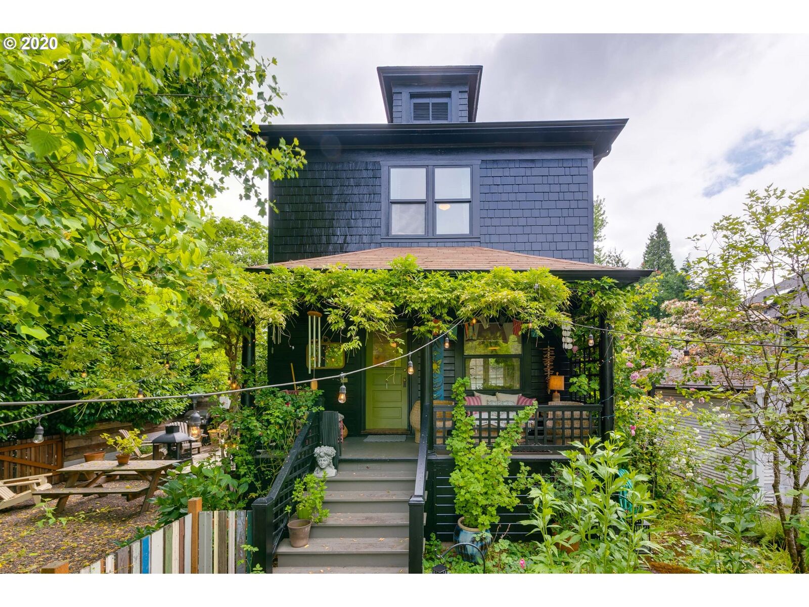 Property Photo:  2806 SE 21st Ave  OR 97202 