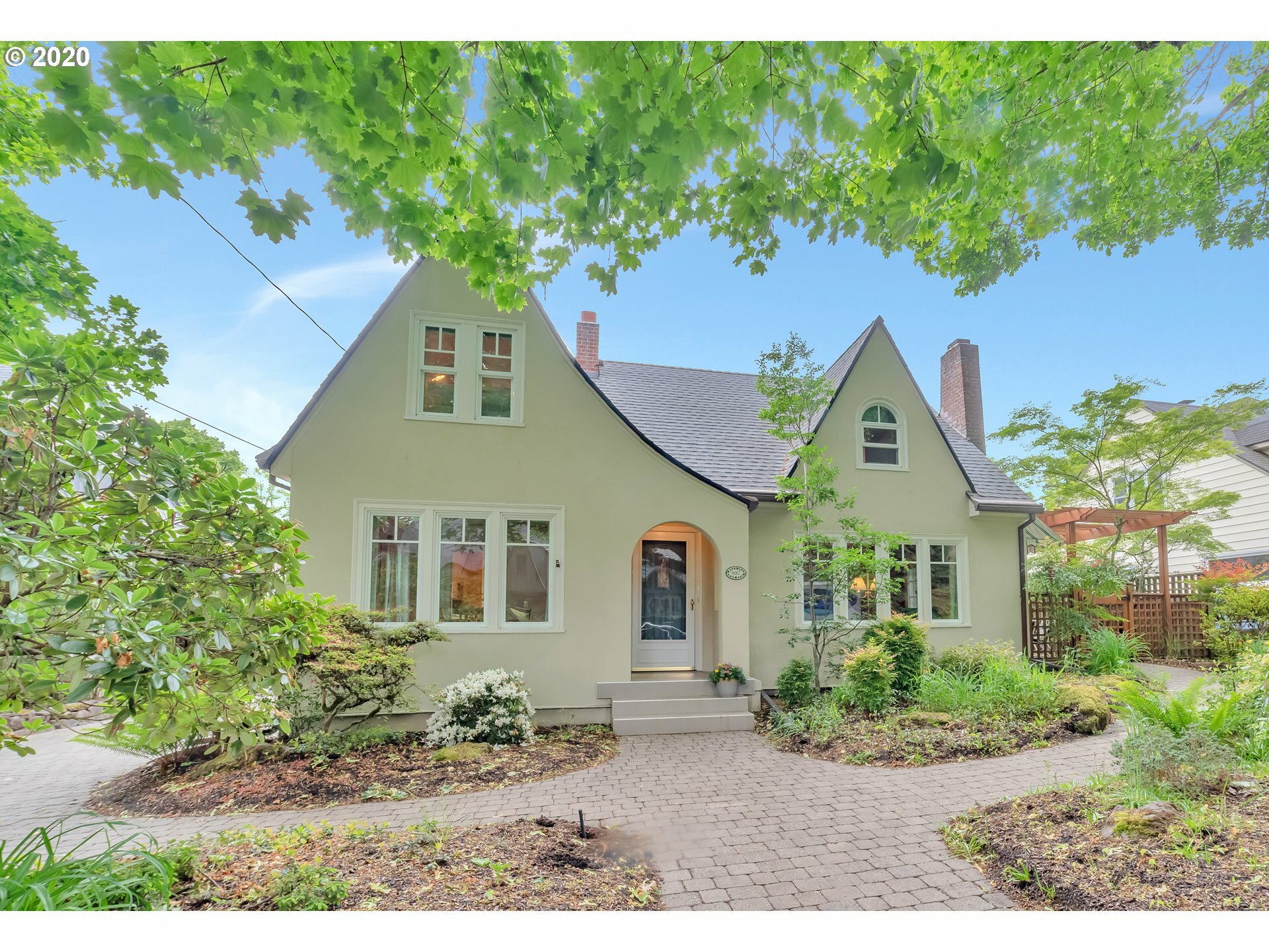 Property Photo: 8012 SE 32nd Ave OR 97202