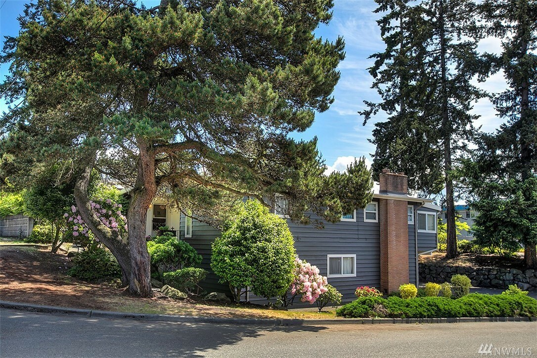 Property Photo:  157 SW 155th St  WA 98166 