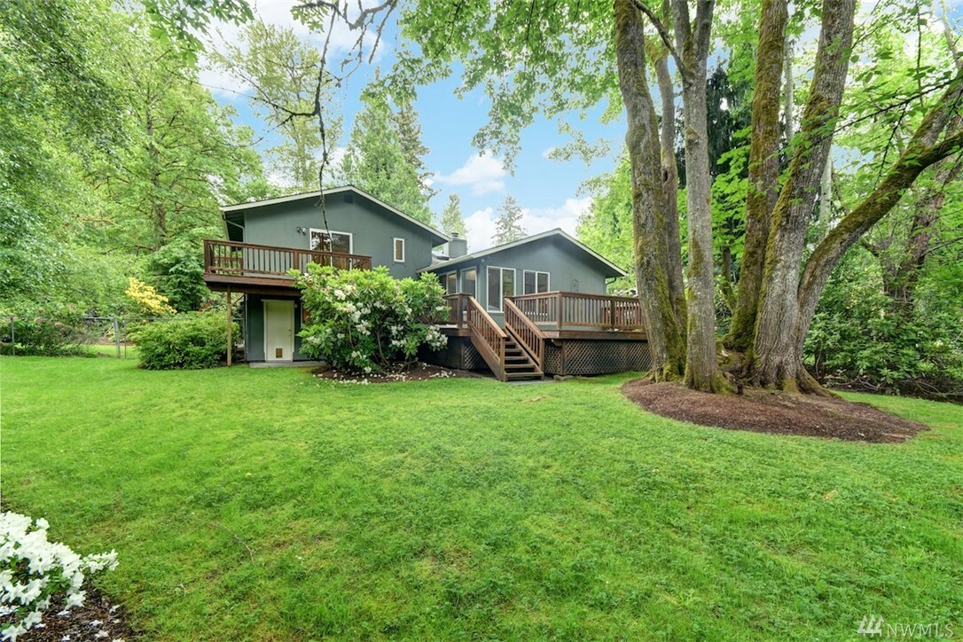 Property Photo:  19041 73rd Ave NE  WA 98028 