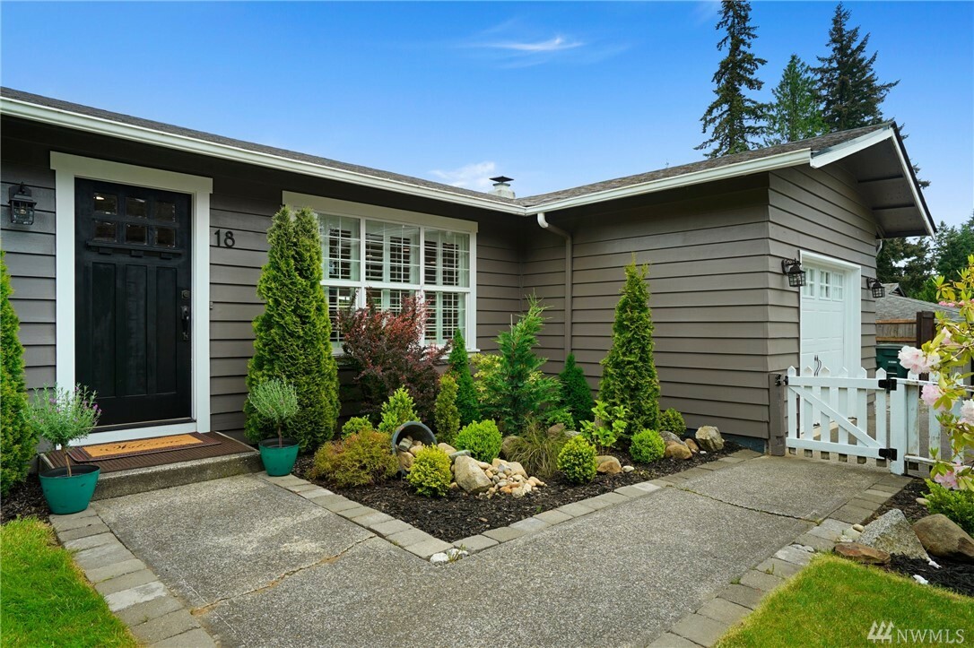 Property Photo:  18 218th Place SE  WA 98021 