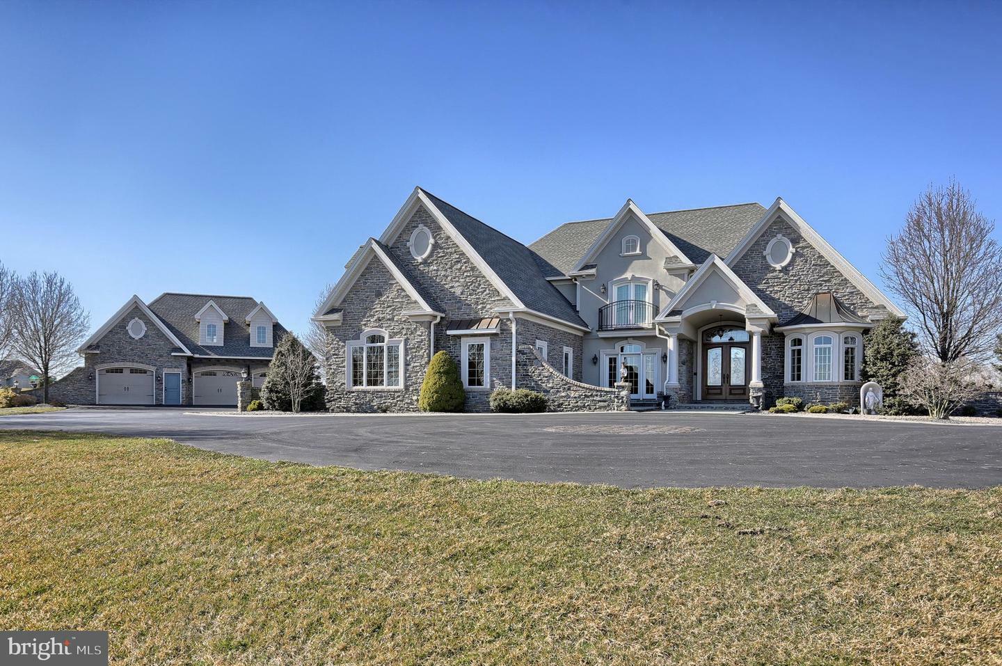 Property Photo: 580 S Oak Grove Road PA 17111