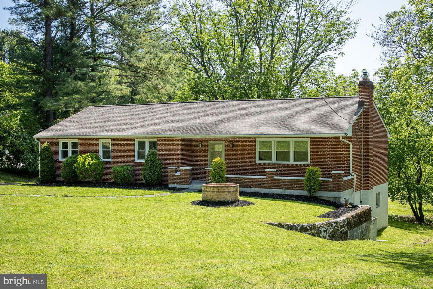 Property Photo: 1582 Colonial Drive PA 19061