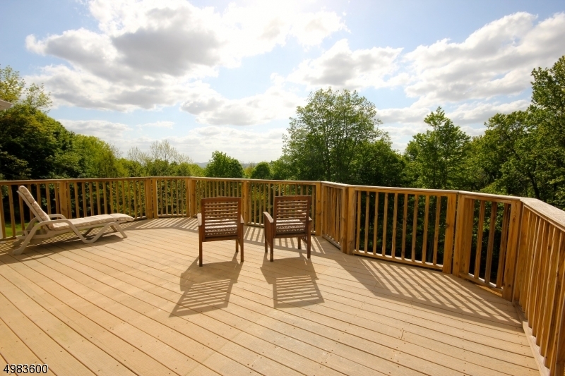 Property Photo: 420 Pine Stone Dr NJ 08827
