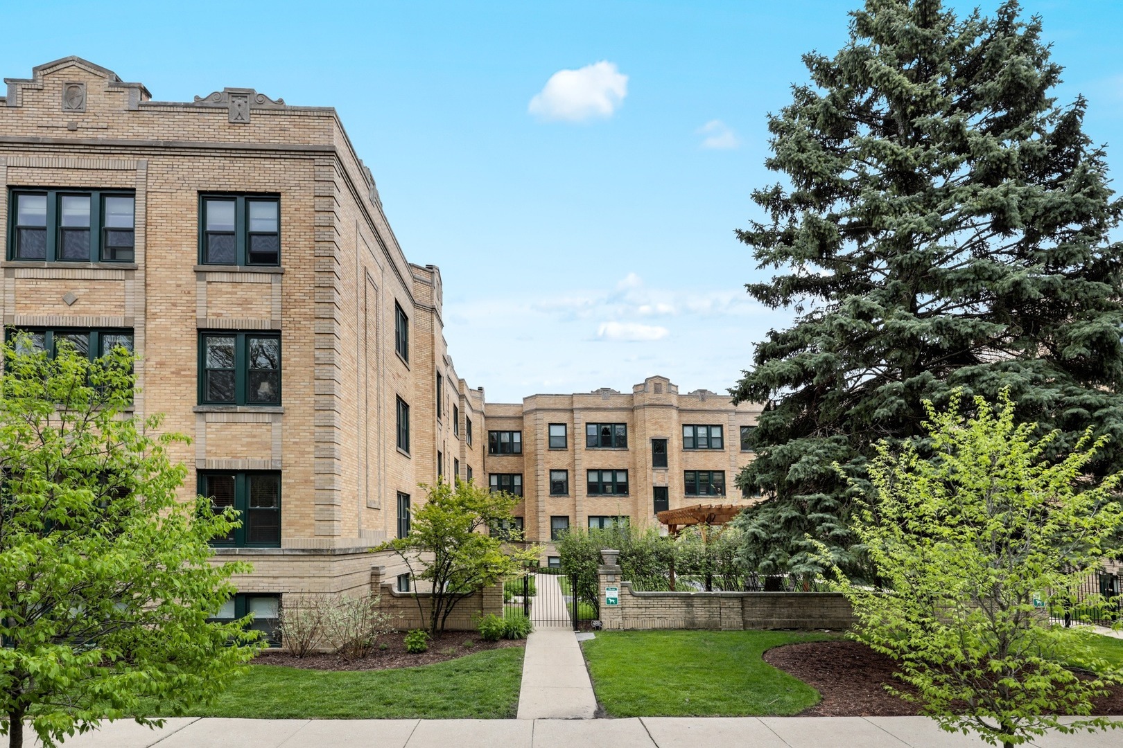 Property Photo:  4041 North Mozart Street 2  IL 60618 