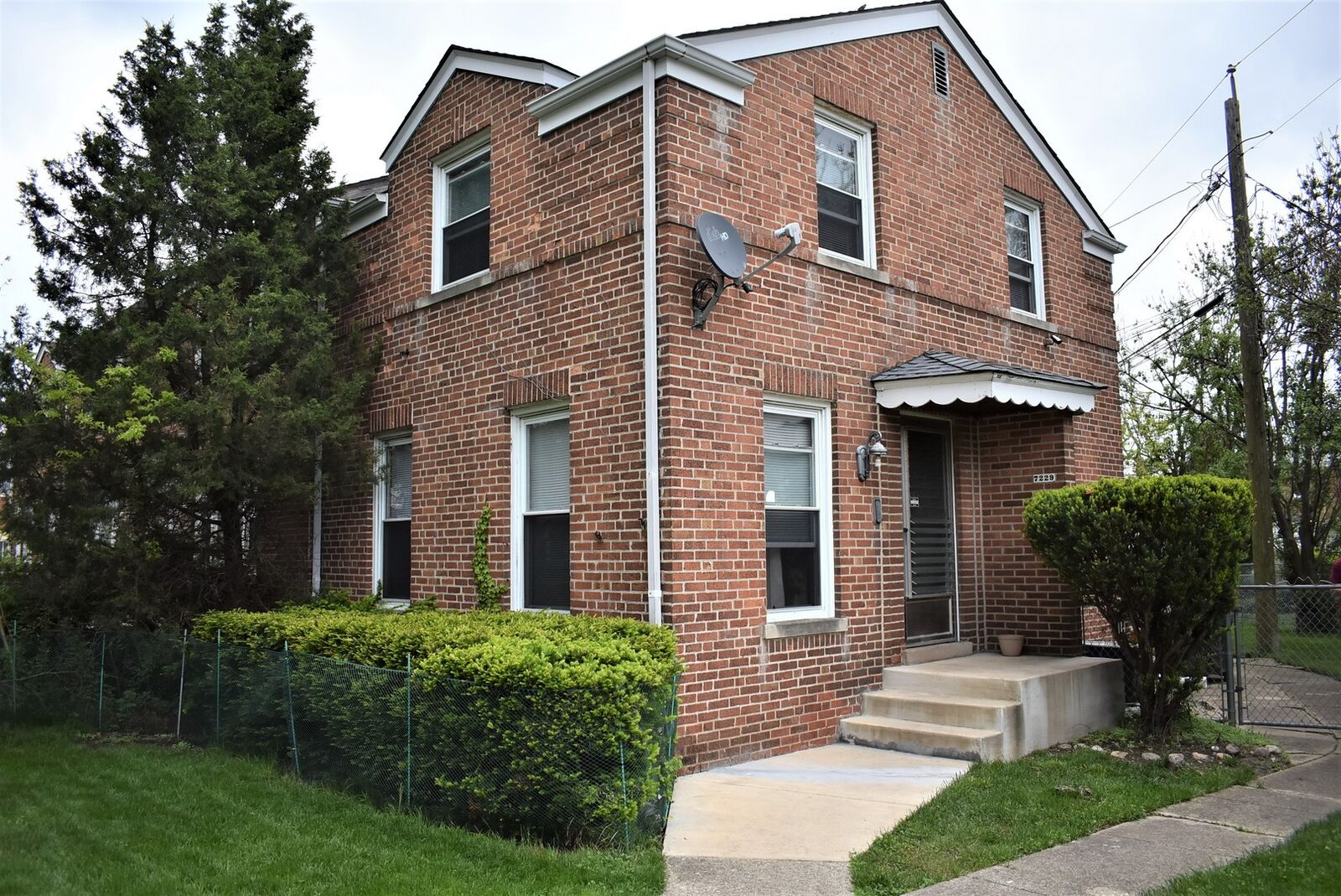 Property Photo:  7229 West Balmoral Avenue 7229  IL 60656 