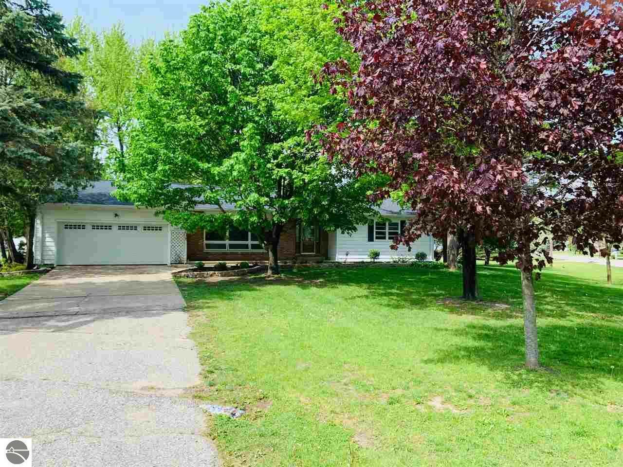 Property Photo:  209 East Drive  MI 48858 