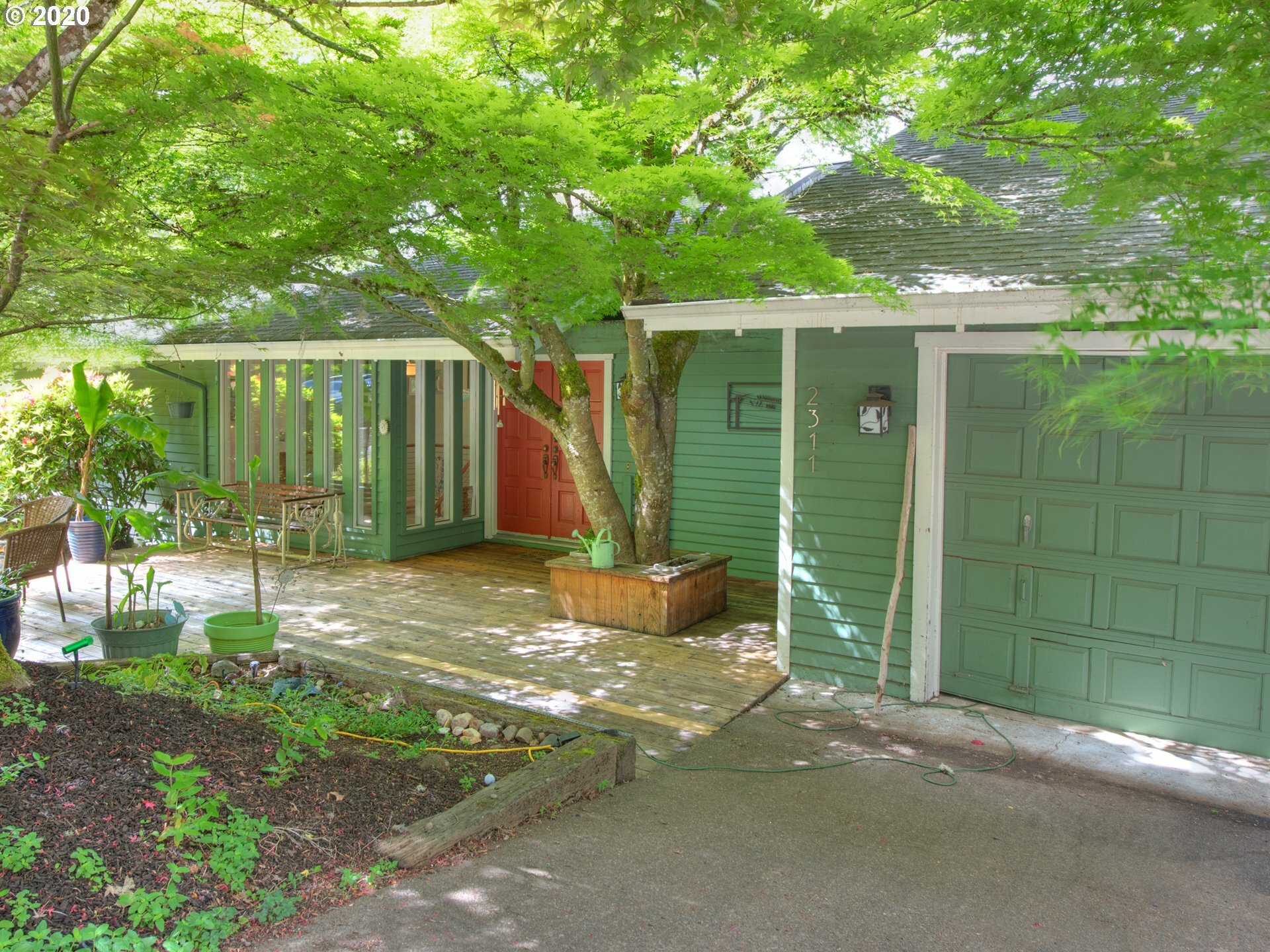 Property Photo:  2311 W 28th Ave  OR 97405 