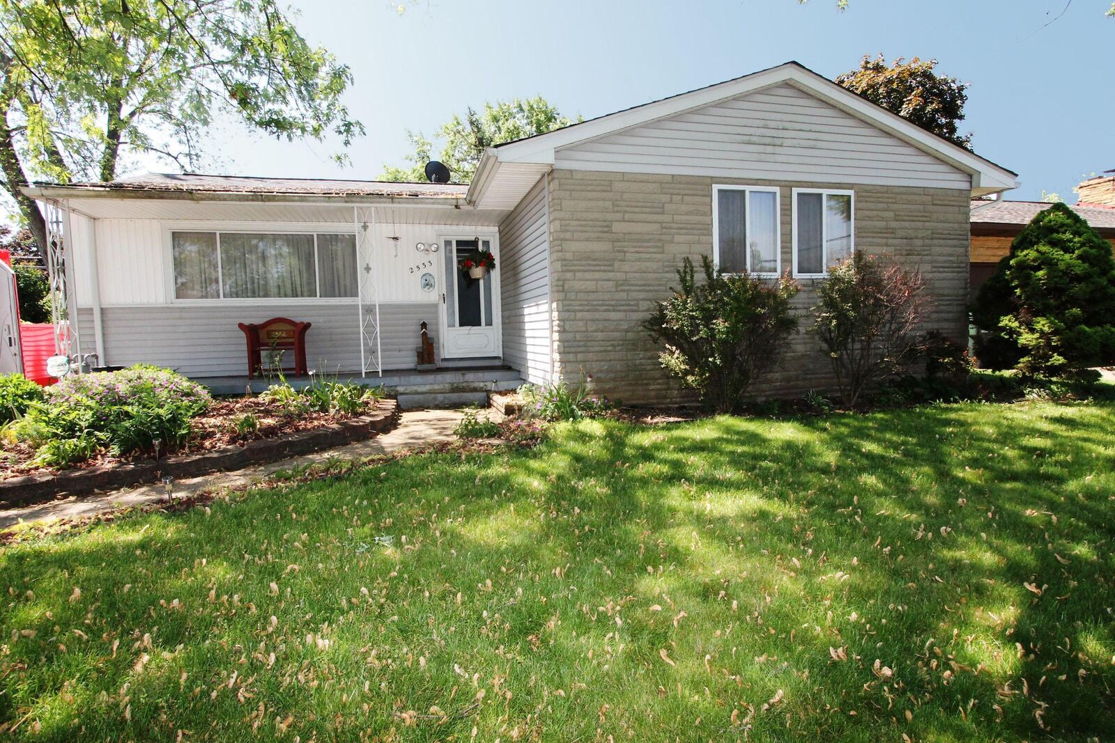 Property Photo:  2533 Regina Avenue  OH 43204 