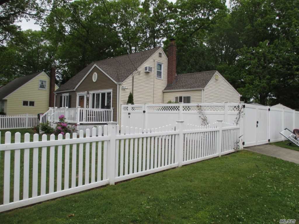 Property Photo:  317 Brookside Court  NY 11726 