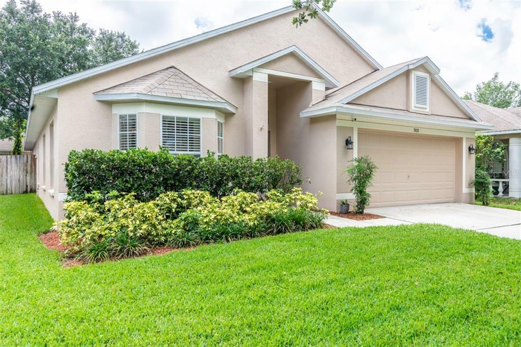 Property Photo: 9819 White Barn Way FL 33569
