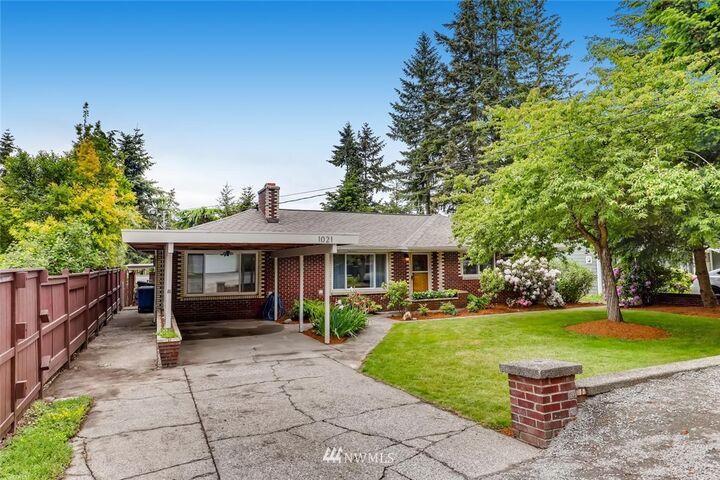 Property Photo:  1021 S 201st Street  WA 98198 