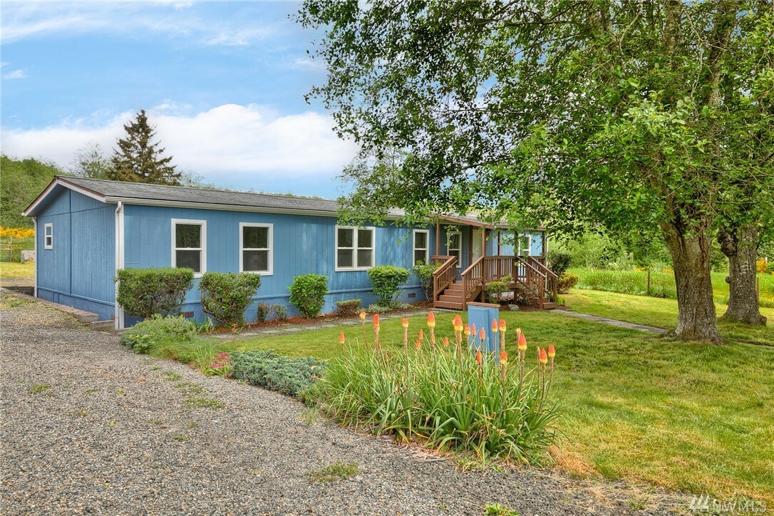 Property Photo:  6255 SE Sedgwick Rd  WA 98366 