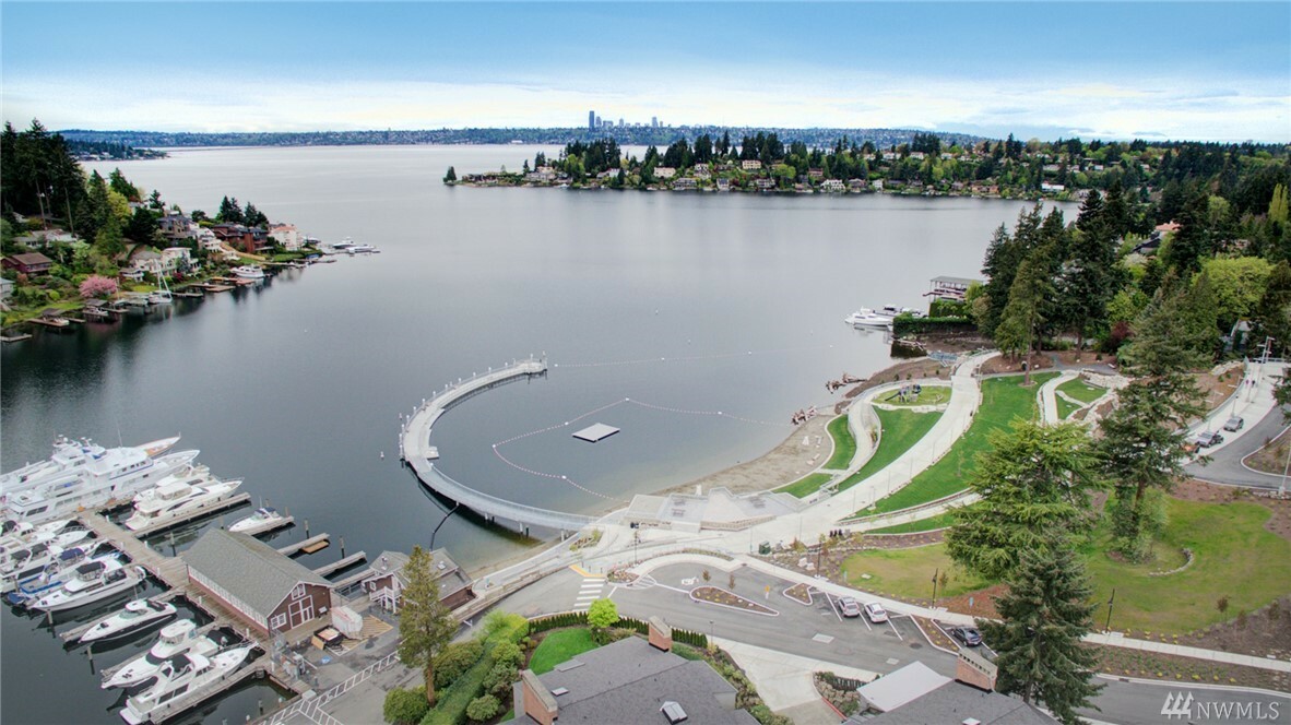 Property Photo:  9921 Lake Washington Blvd NE  WA 98004 