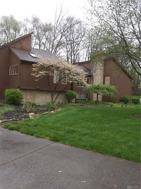 Property Photo: 5021 Lausanne Drive OH 45458