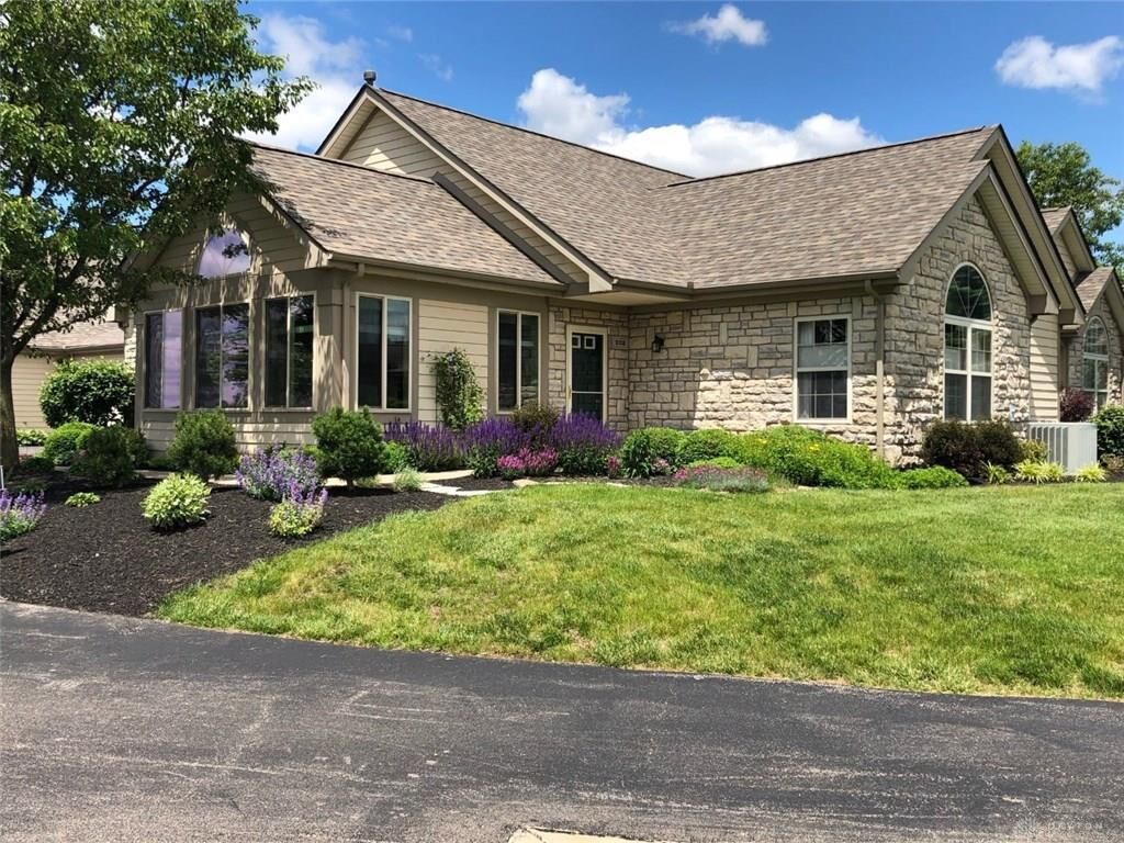 Property Photo: 202 Villa Pointe Drive OH 45066
