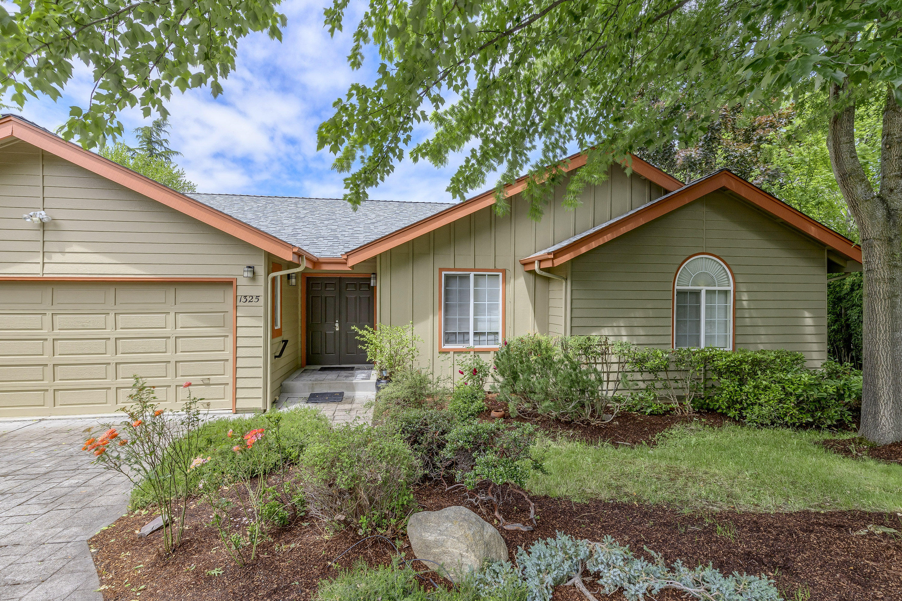 Property Photo: 1325 Romeo Drive OR 97520