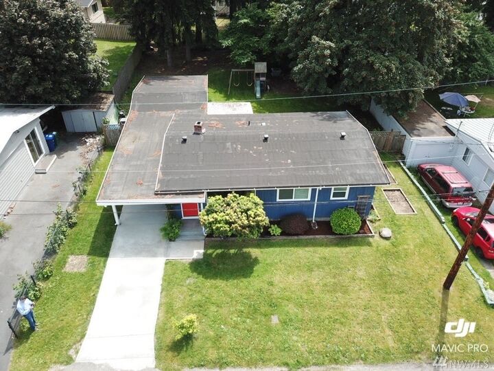 Property Photo:  2303 NE 8th Place  WA 98056 