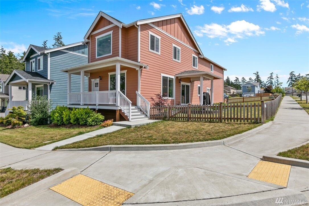 Property Photo:  624 NW Prow St  WA 98277 