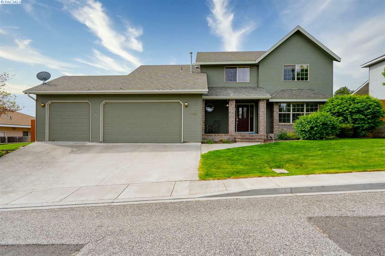 Property Photo:  109 View Meadows Ct  WA 99352 