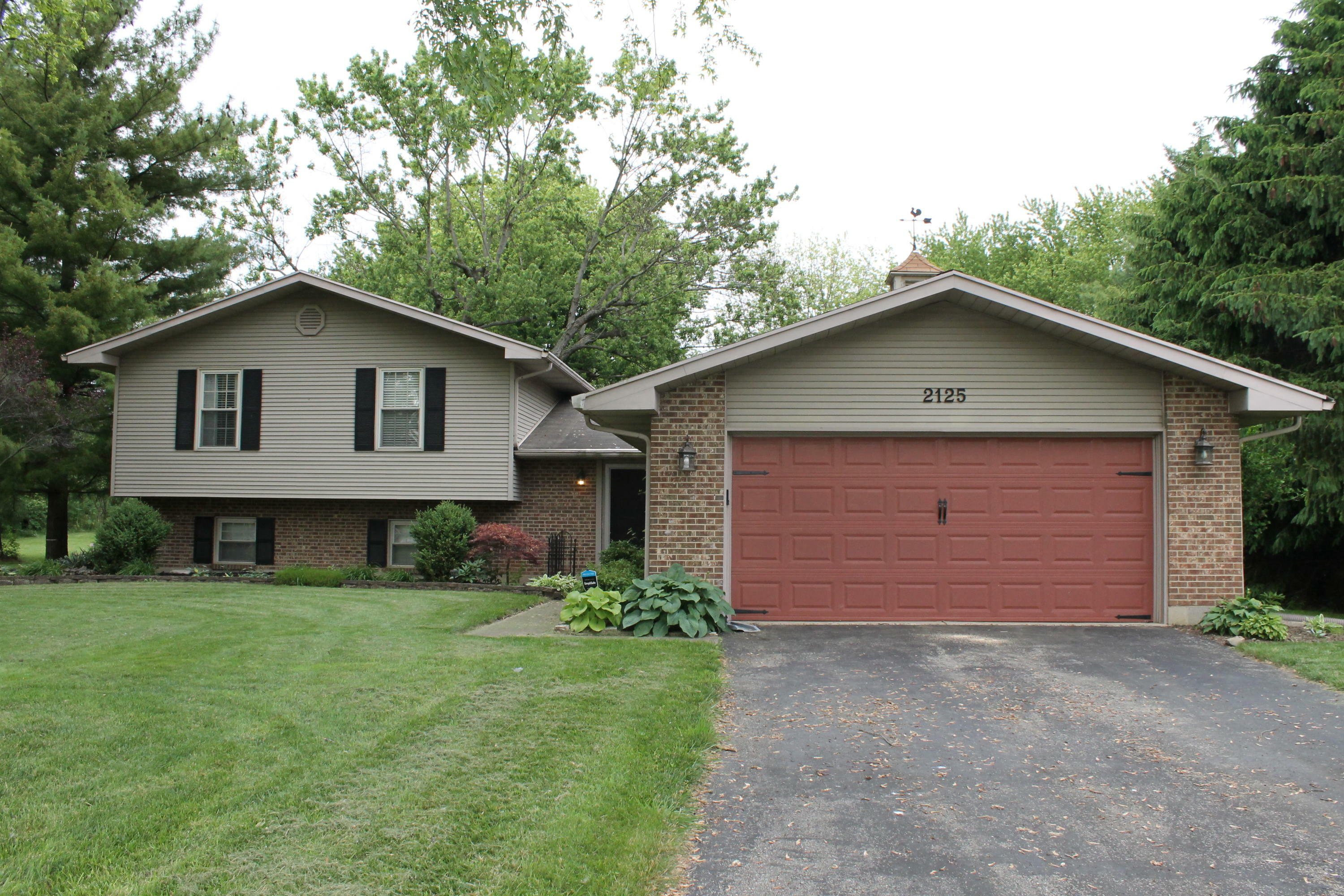 Property Photo: 2125 Woodstock Ct Court OH 45373