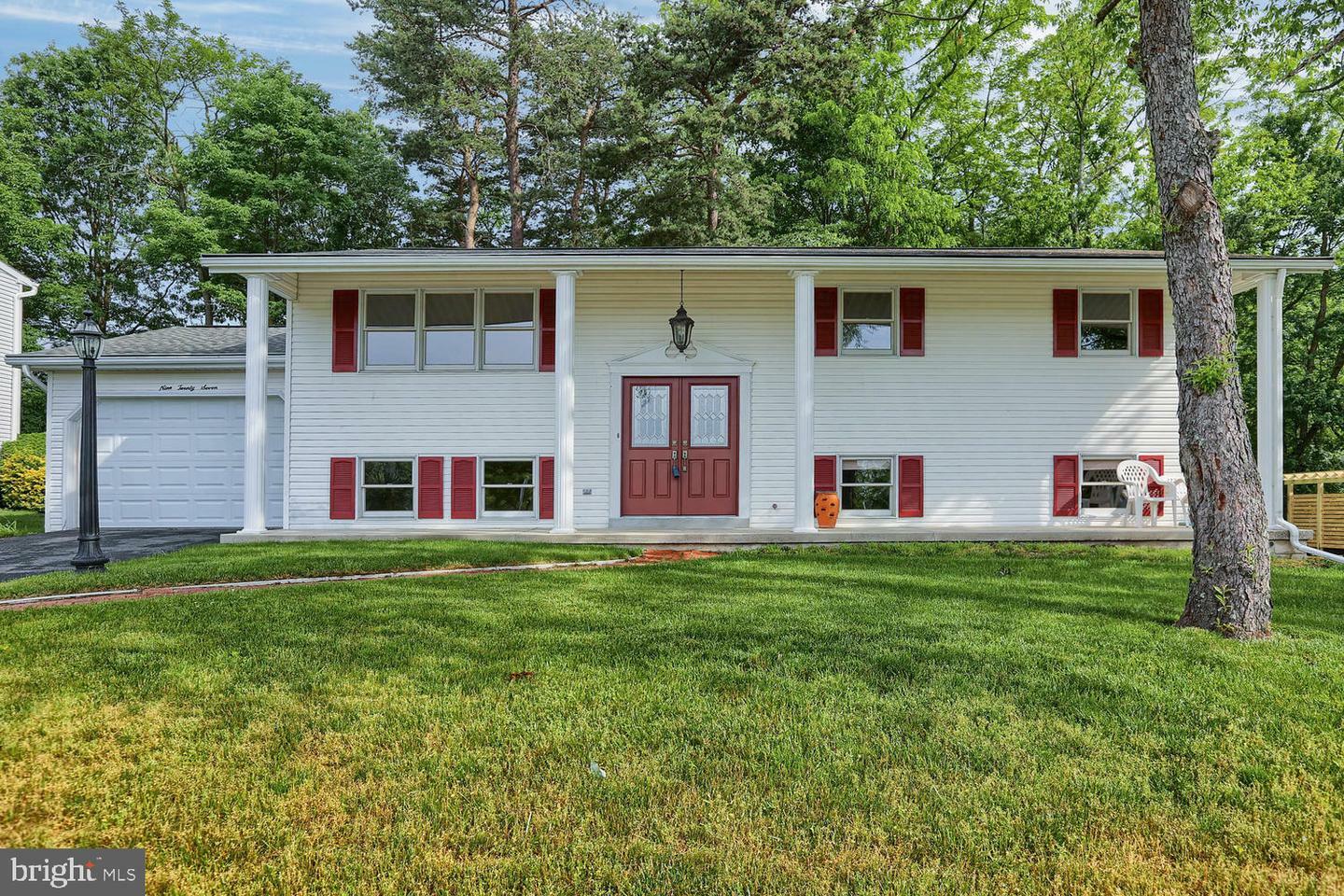 Property Photo:  927 Woodridge Drive  PA 17025 