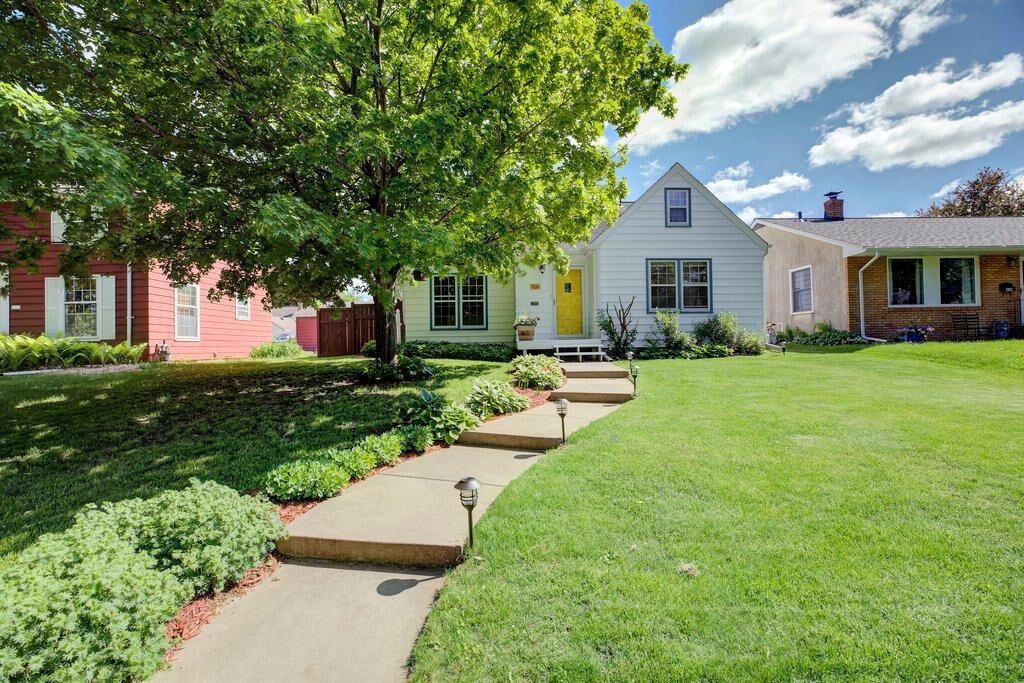 Property Photo: 926 Orange Avenue E MN 55106