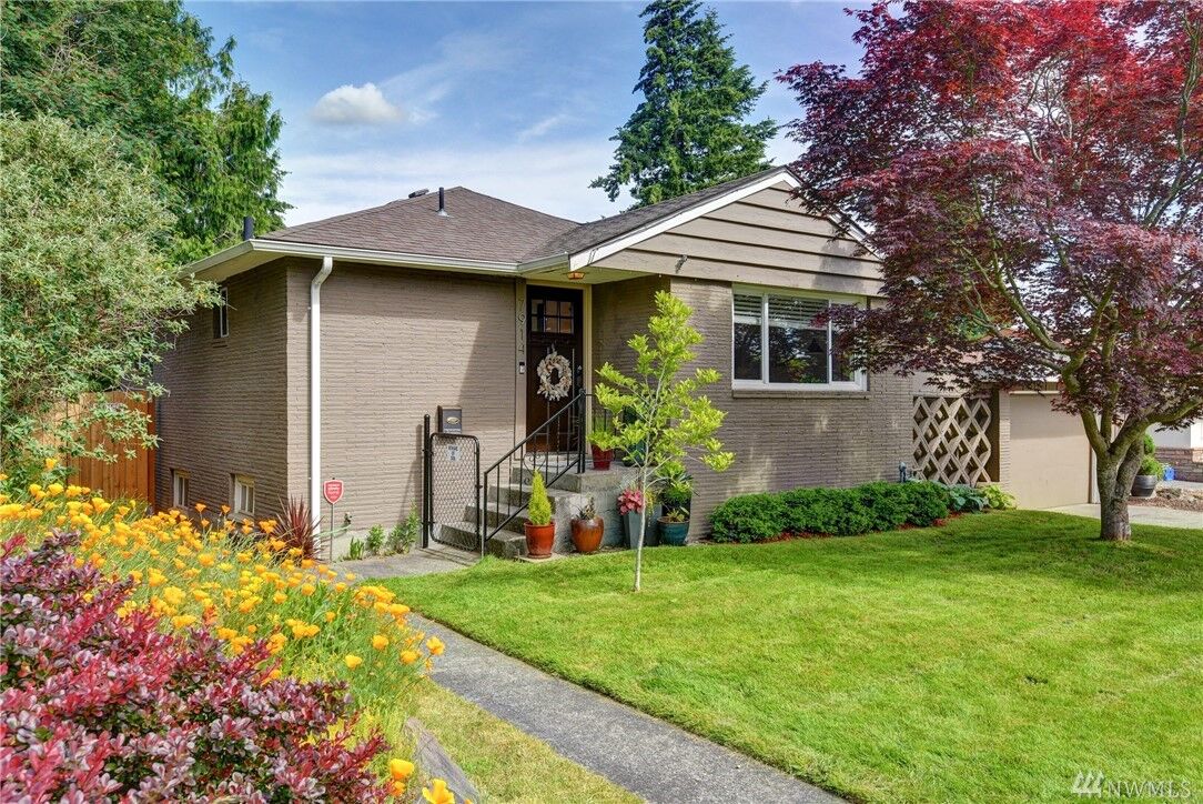 Property Photo: 7914 32nd Avenue SW WA 98126