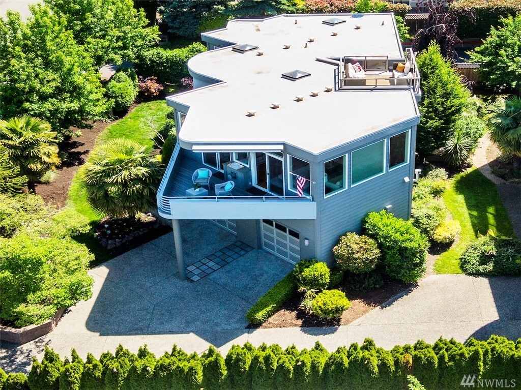 Property Photo: 137 10th Avenue S WA 98033