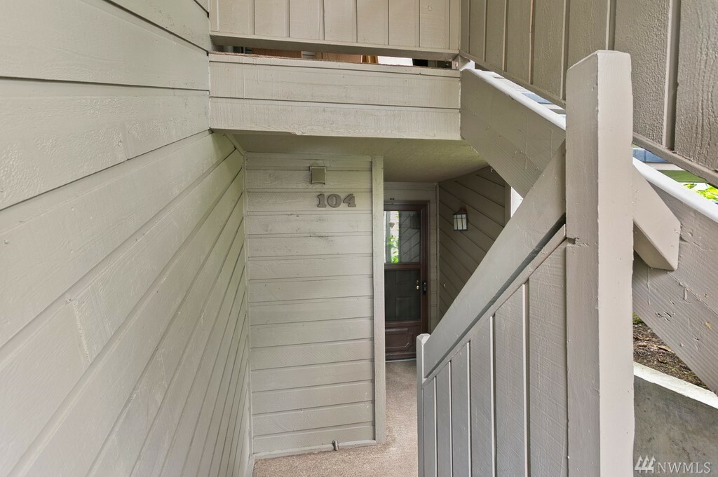 Property Photo:  19115 Ballinger Wy NE 104  WA 98155 