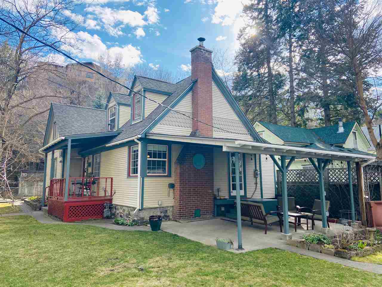 Property Photo: 1 N Maple St WA 99201
