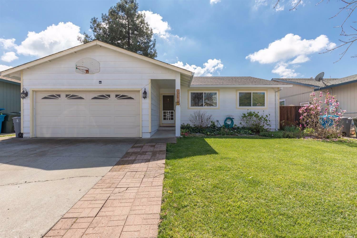 Property Photo:  518 Courtyard Circle  CA 95407 