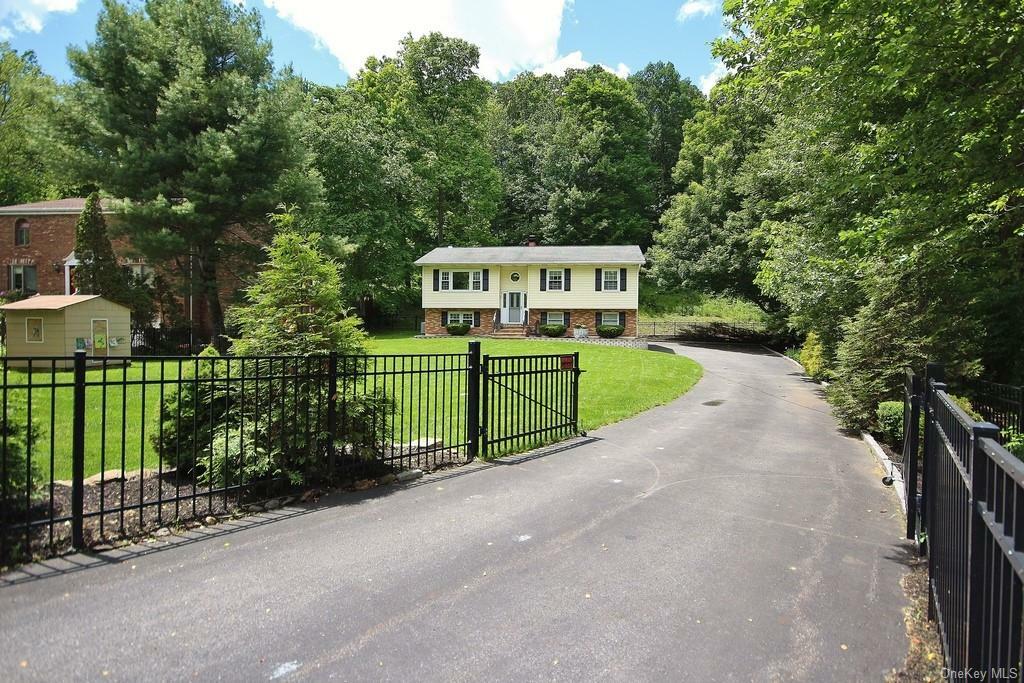 Property Photo:  109 Baldwin Place Road  NY 10541 