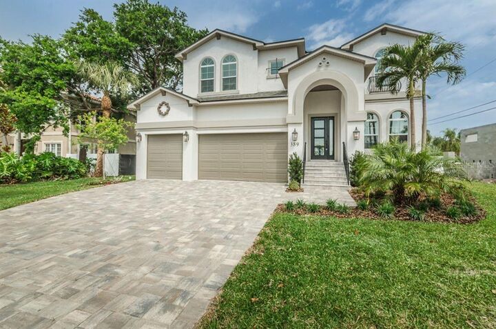 Property Photo:  3911 W Mullen Avenue  FL 33609 