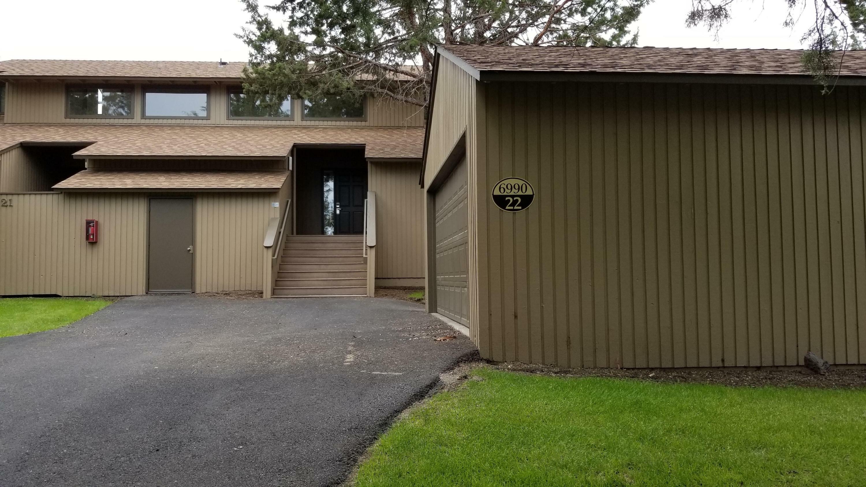 Property Photo:  6990 Robin Court  OR 97756 