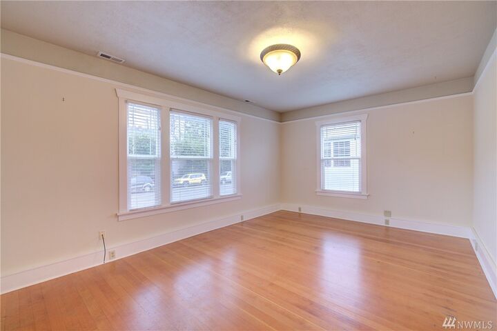 Property Photo: 8263 Falls Ave SE WA 98065