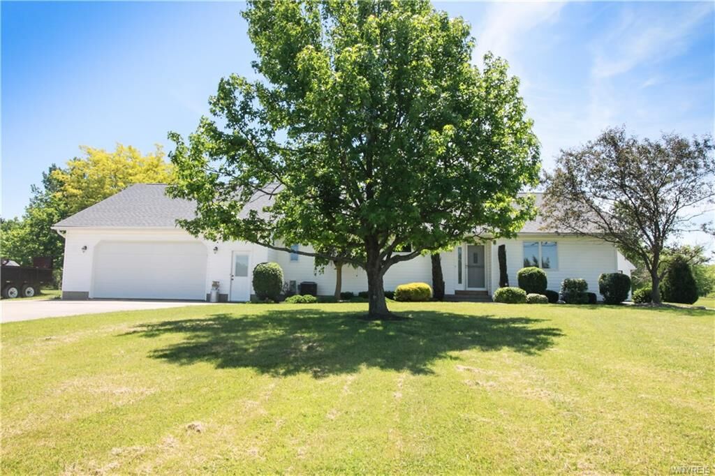 Property Photo:  3937 Eckhardt Road  NY 14075 