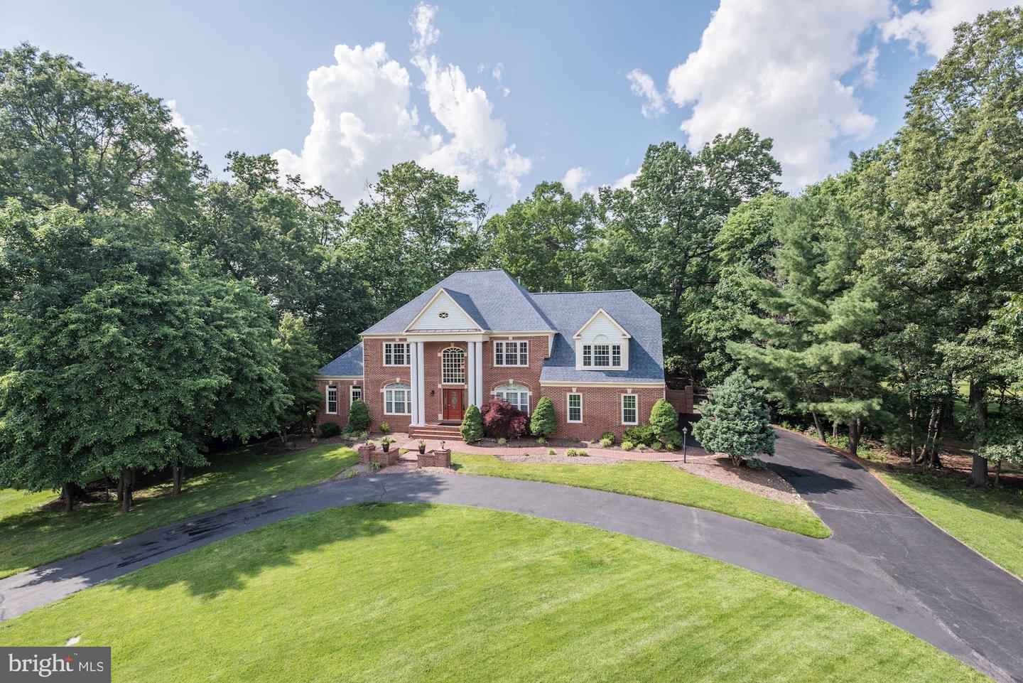Property Photo: 12850 Parapet Way VA 20171