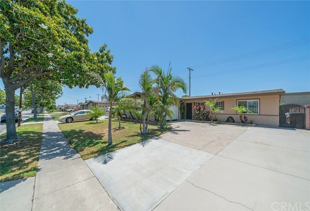 Property Photo:  1324 W Houston Avenue  CA 92833 