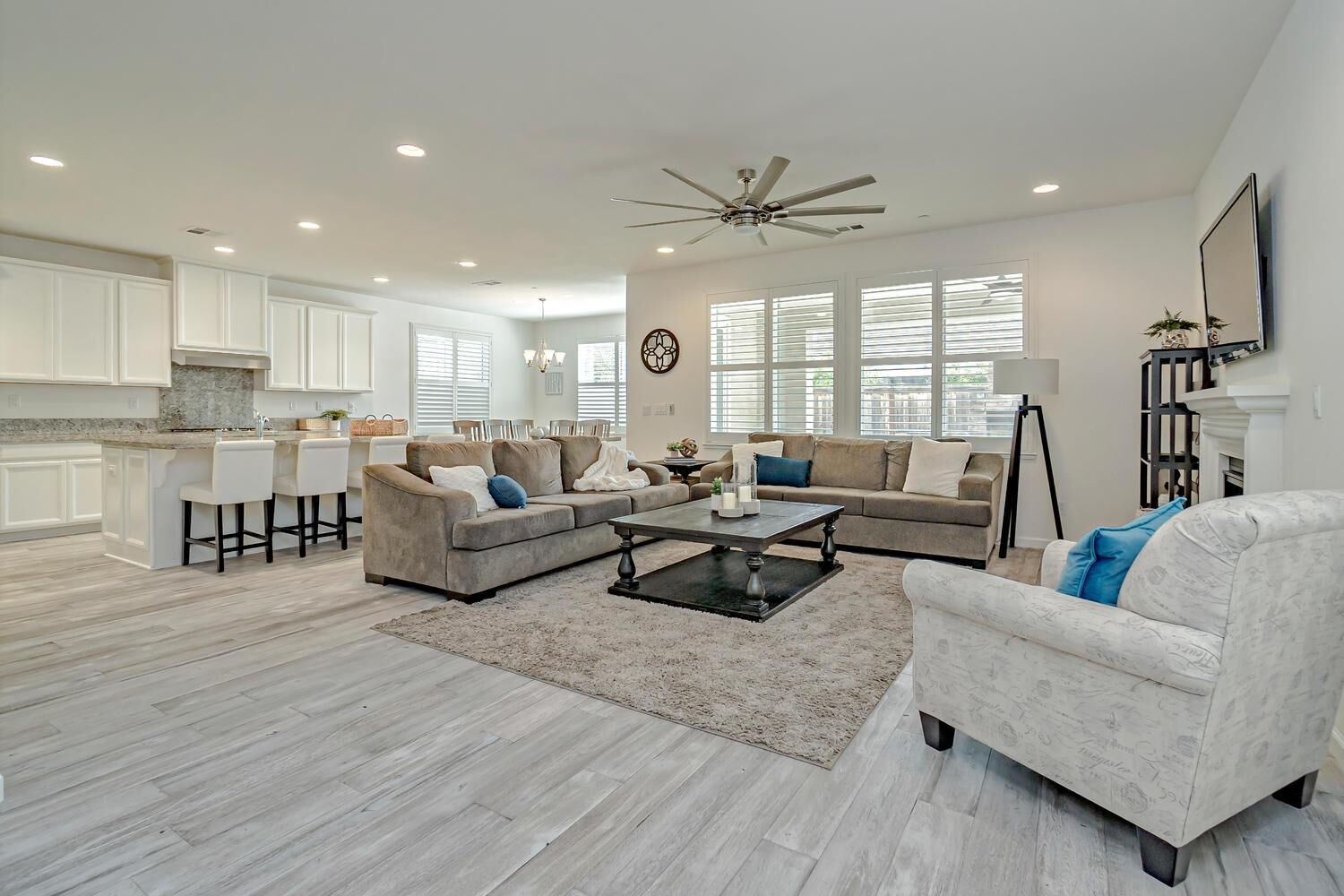 Property Photo:  9937 Lousada Drive  CA 95757 