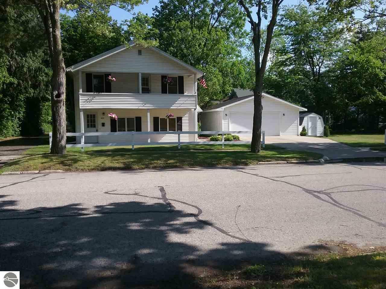 Property Photo:  615 E Maple  MI 48858 