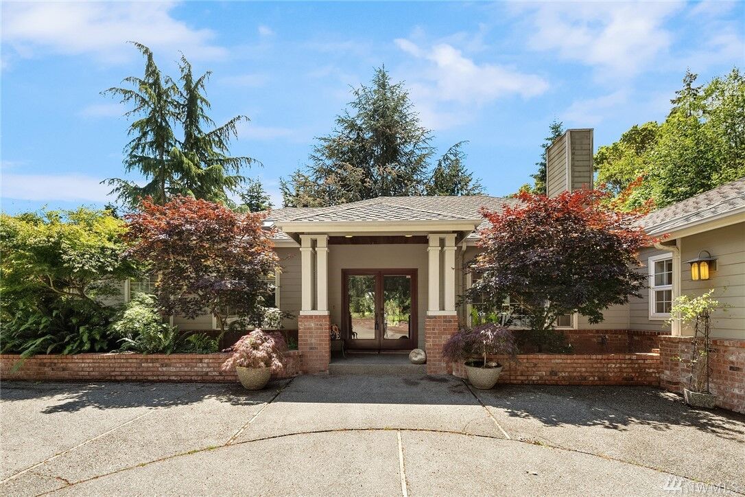 Property Photo:  12346 NE 26th Place  WA 98005 