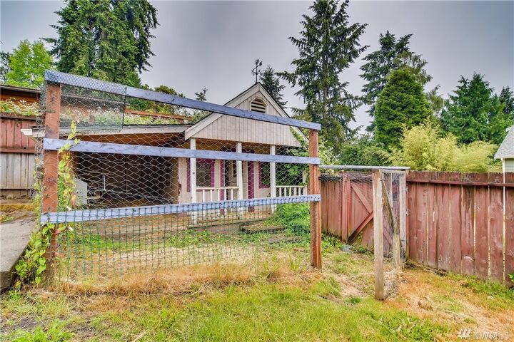 Property Photo:  11203  28th Avenue SW  WA 98146 