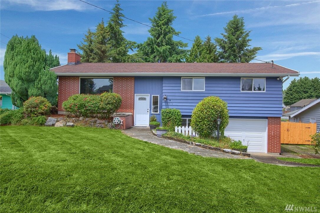Property Photo:  10872 SE 217th Street  WA 98031